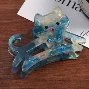Iridescent Blue Cat Paw Hair Clip - Stylish Pet-Inspired Accessory